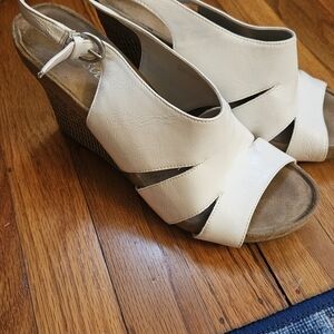 AEROSOLES Cream Peep-Toe Wedge Sandals with Slingback